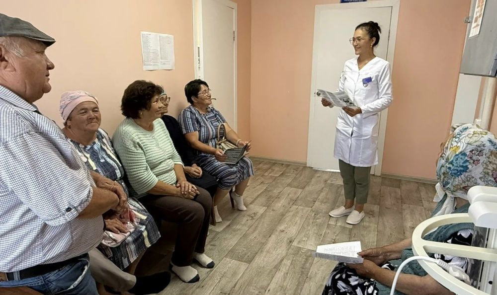 Врач Альфия Саитова провела приём в Ильтугановском фельдшерско-акушерском пункте