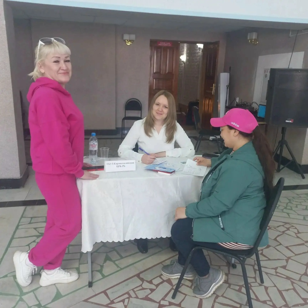 Ведущий специалист отдела кадров Кармаскалинской больницы участвует в региональной ярмарке вакансий!