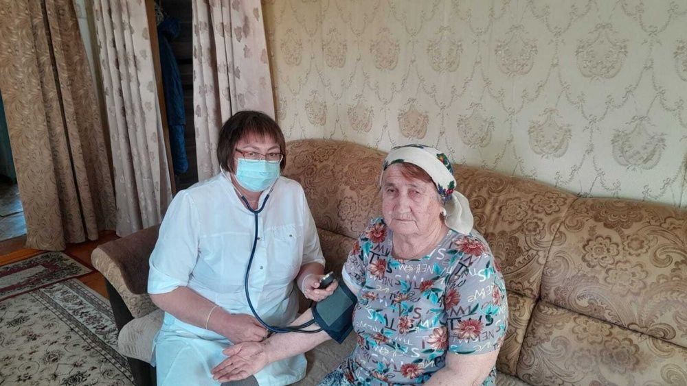 Фельдшер Шаймуратовского ФАП проводит диспансерное наблюдение участника ликвидации последствий радиационной аварии